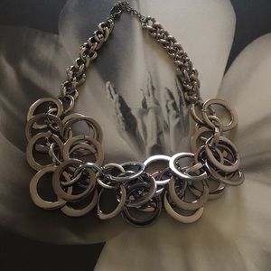 💥Fashionably eye catching ladies necklace 💥